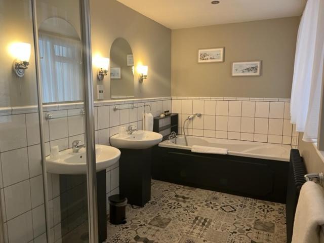 Albert Cottage Hotel Източен Каус Екстериор снимка